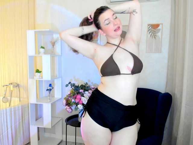 HoneyGlow live cam preview
