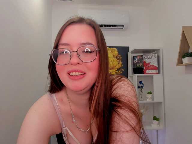 HoneyGlow live cam on BongaCams