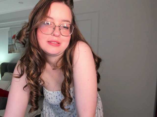 HoneyGlow live cam preview