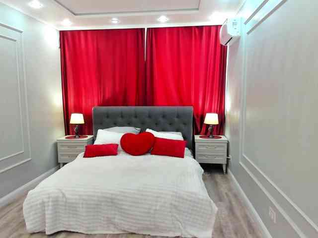 HoneyGlow webcam