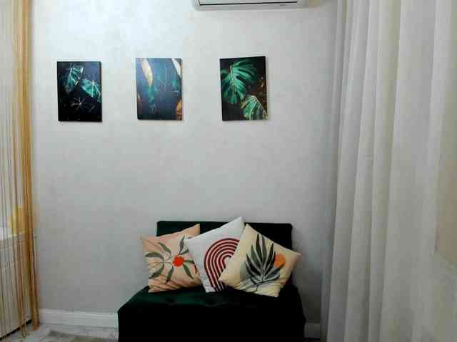 HoneyGlow webcam