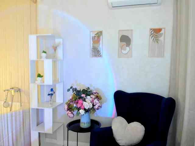 HoneyGlow webcam