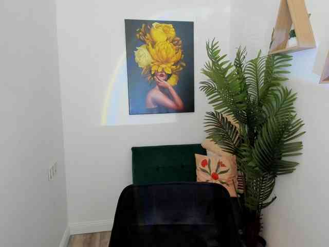 HoneyGlow webcam