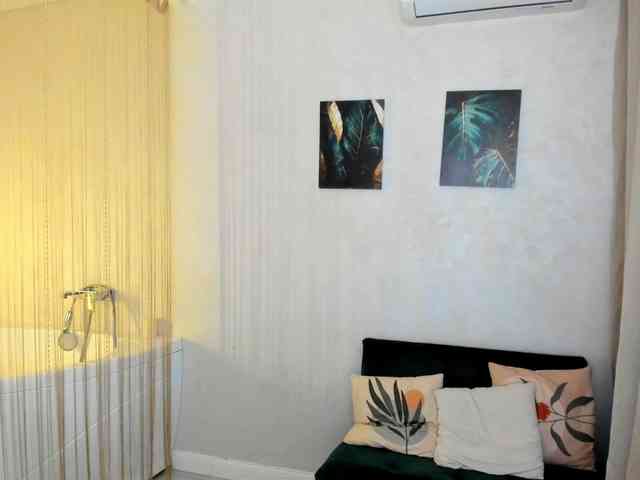 HoneyGlow webcam