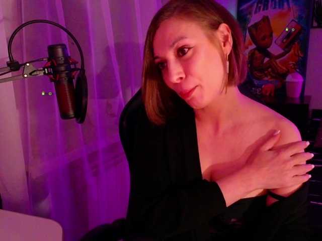 LadyLL live cam on BongaCams