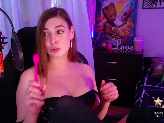 LadyLL's BongaCams show and profile