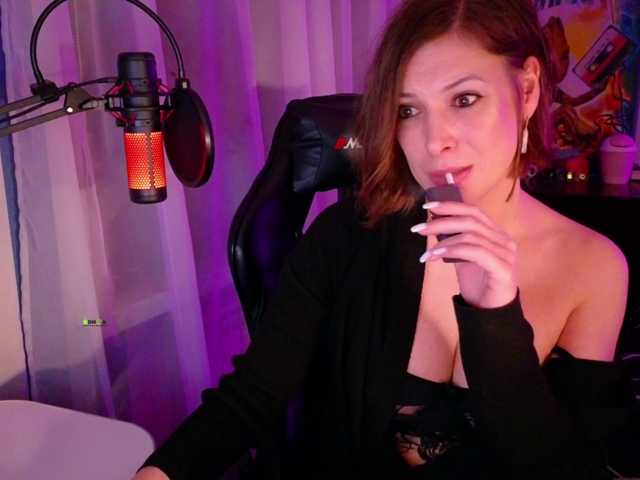 LadyLL live cam preview