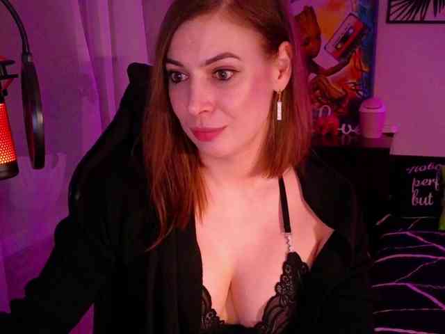 LadyLL webcam