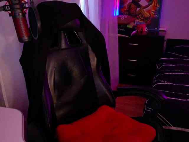 LadyLL webcam