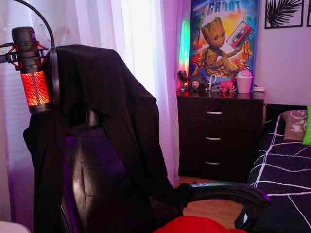 LadyLL webcam
