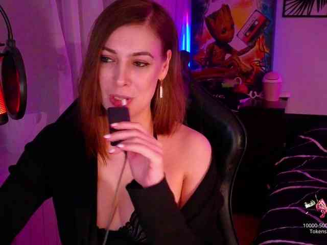 LadyLL webcam