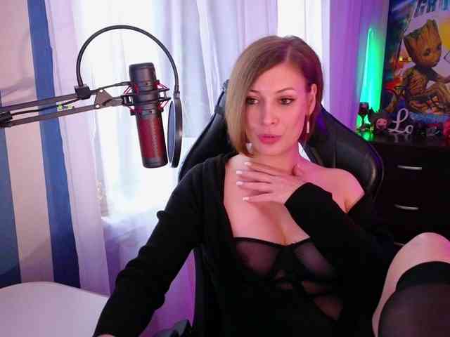 LadyLL webcam