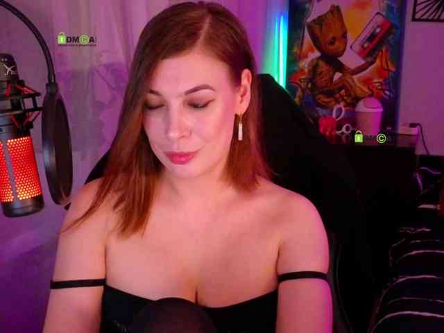 LadyLL webcam