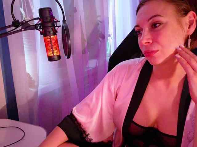 LadyLL webcam