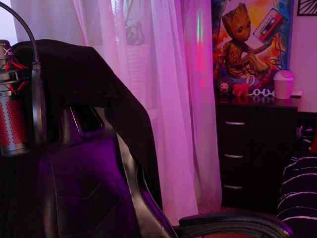 LadyLL webcam