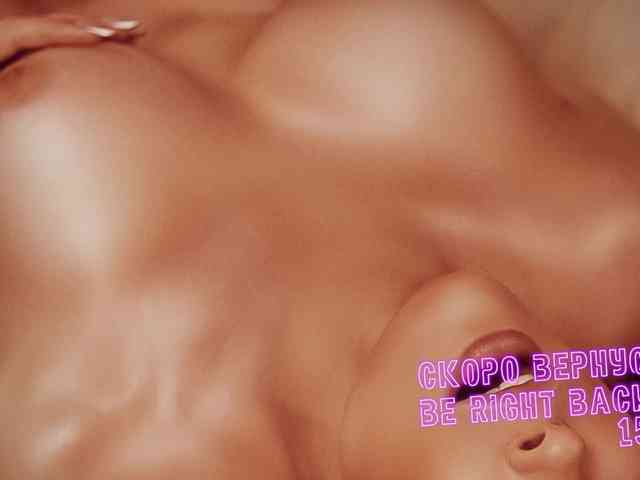 LadyLL webcam