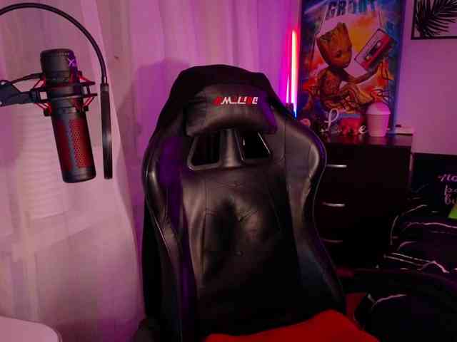 LadyLL webcam