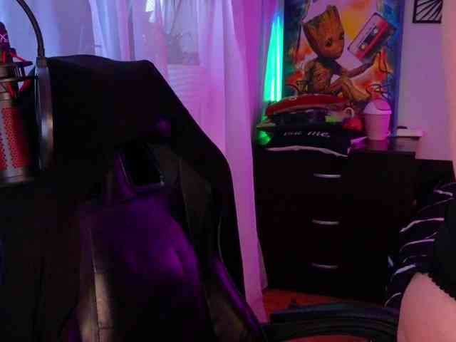 LadyLL webcam