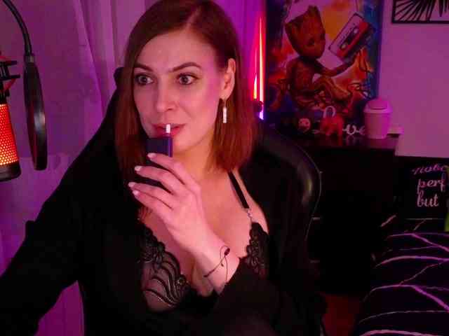 LadyLL webcam