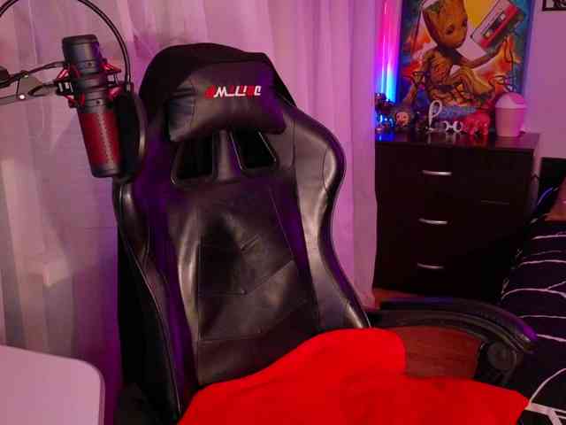 LadyLL webcam