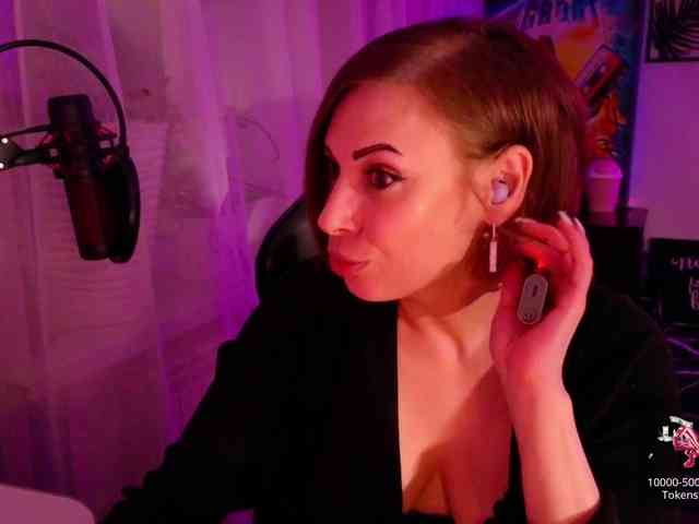LadyLL webcam