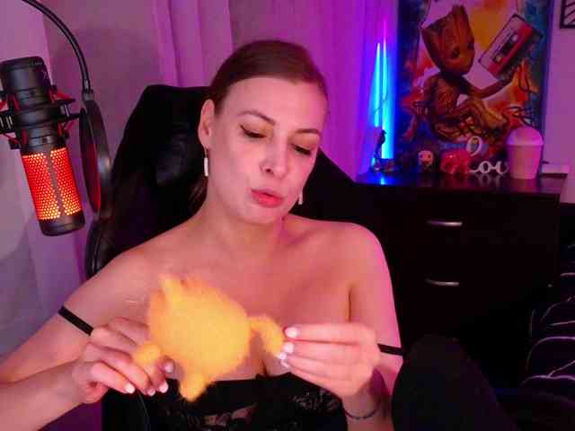 LadyLL webcam