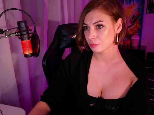 LadyLL webcam