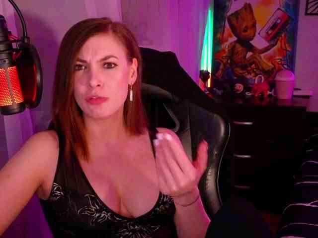 LadyLL webcam