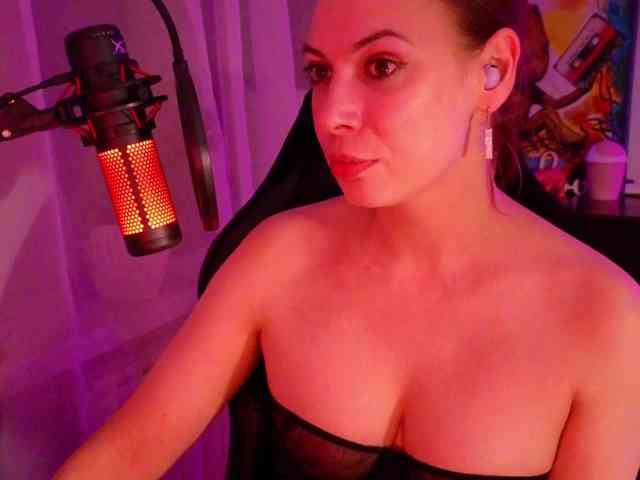 LadyLL webcam