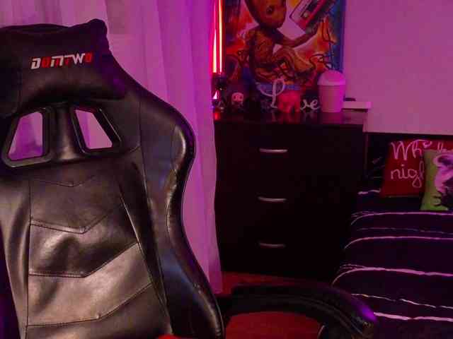 LadyLL webcam