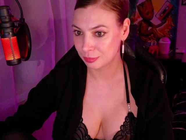 LadyLL webcam