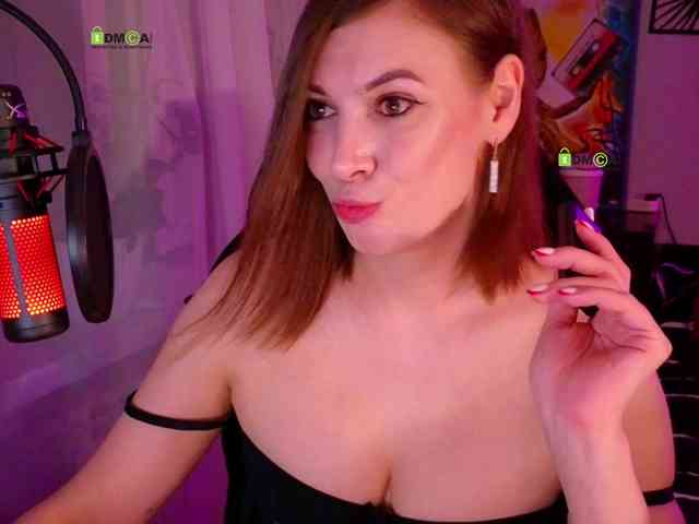 LadyLL webcam