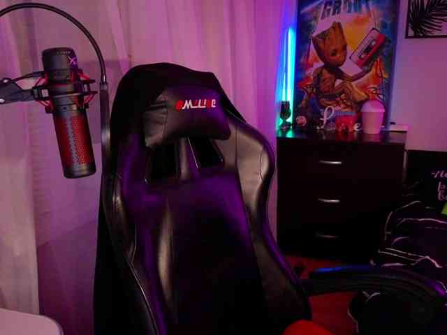 LadyLL webcam