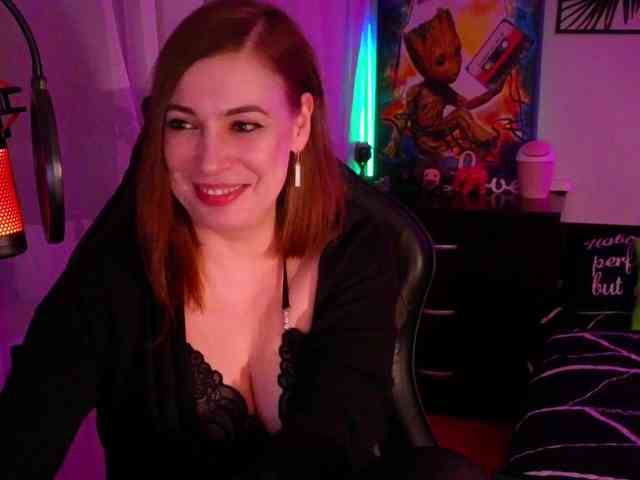 LadyLL webcam