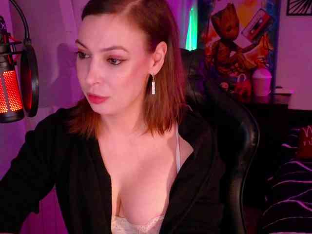 LadyLL webcam