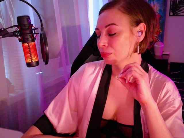 LadyLL webcam