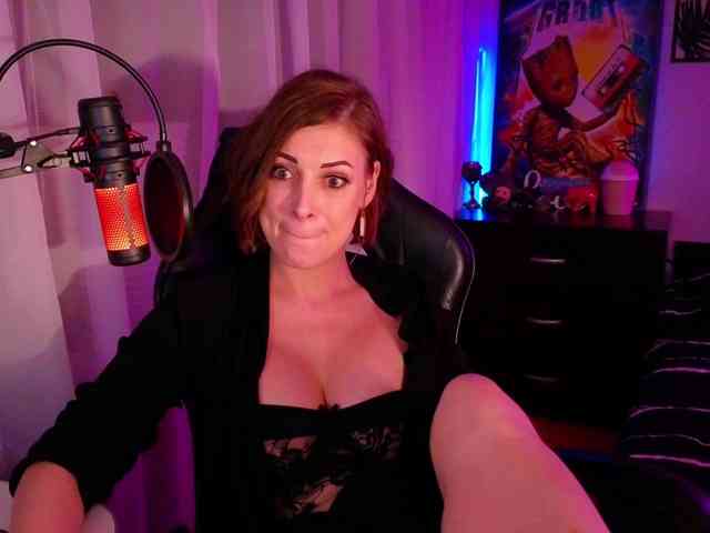 LadyLL webcam