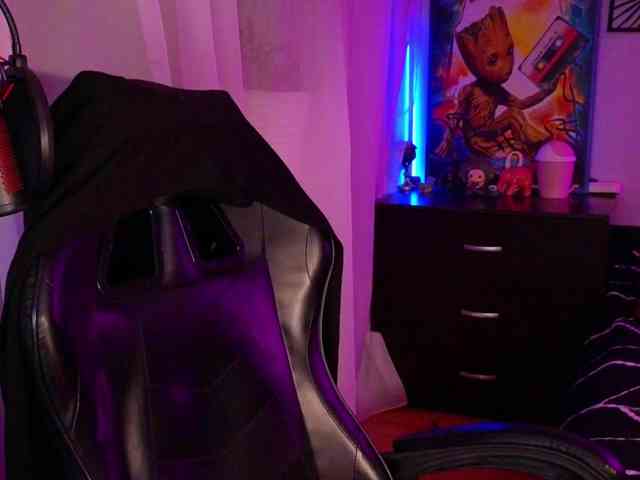 LadyLL webcam