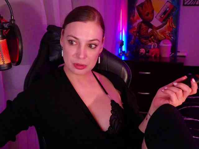 LadyLL webcam