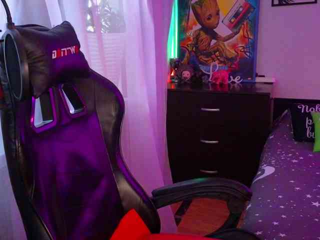 LadyLL webcam