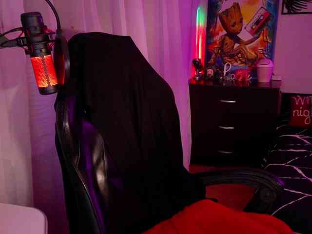LadyLL webcam