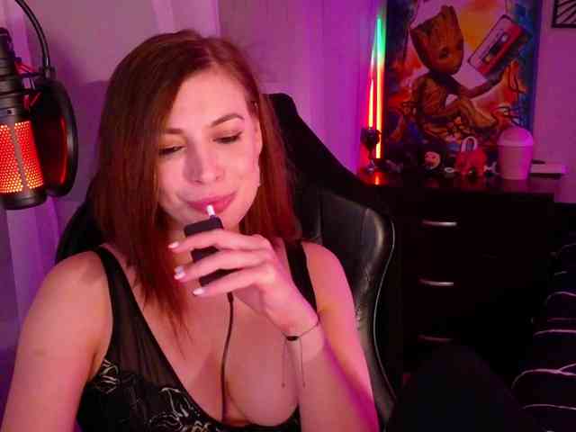 LadyLL webcam
