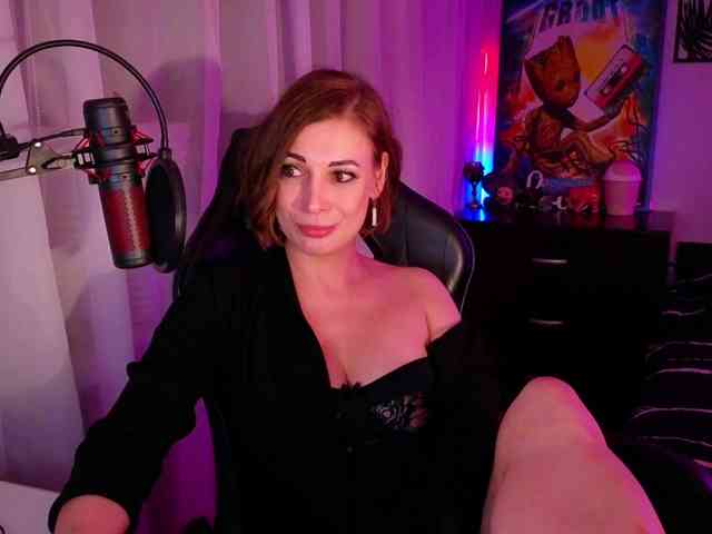 LadyLL webcam