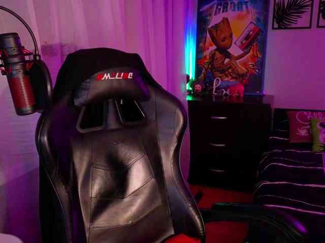 LadyLL webcam