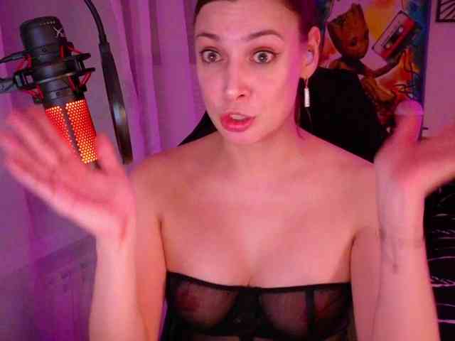LadyLL webcam