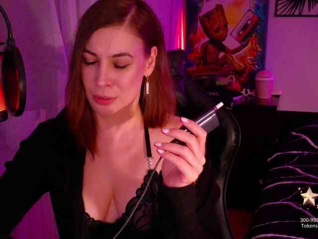 LadyLL webcam