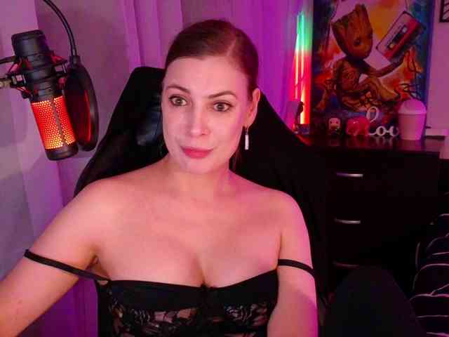 LadyLL webcam