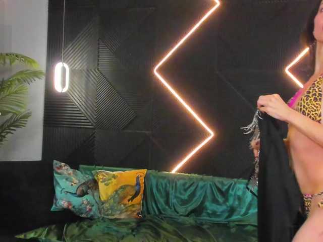 Shanita-moon live cam on BongaCams