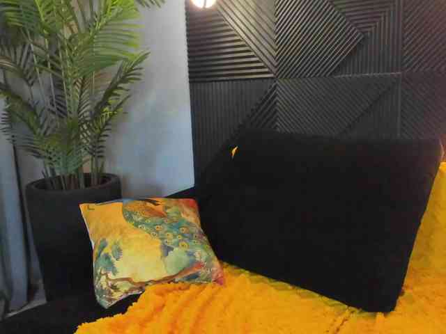 Shanita-moon webcam