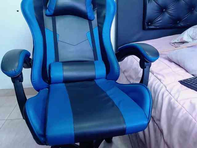 Angela-Depp webcam